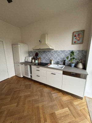Toplage und Erstbezug nach Sanierung: 4 Zimmerwohnung in der Wüste