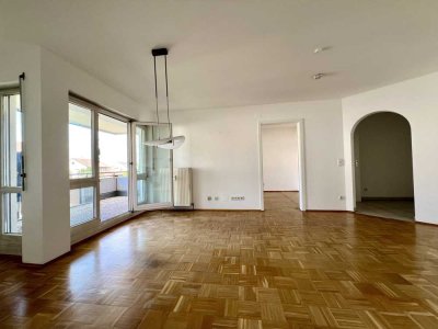 Lichtdurchflutete, zentrale 2-Zimmer-Wohnung mit Balkon