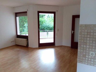 Hübsche 2-Zimmer Whg. mit EBK, Balkon und Blick ins Grüne !