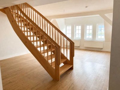 Mitten im Zentrum - Helle 3-Zimmer-Maisonette-Wohnung mit Laubengang und kleiner Garage