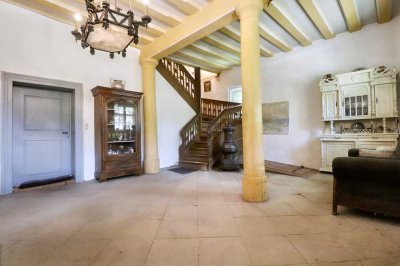 Historisches Herrenhaus mit Burgcharakter