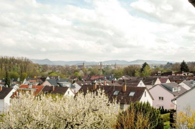 Modernisiertes Reiheneckhaus mit schöner Aussicht in Nürtingen-Oberensingen zu verkaufen