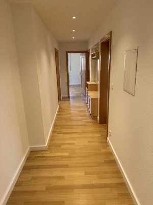 Lichtdurchflutete 3,5 Z-WHG mit 2 Balkonen