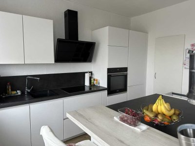 Sanierte 4-Raum-Wohnung mit Balkon und Einbauküche in Koblenz