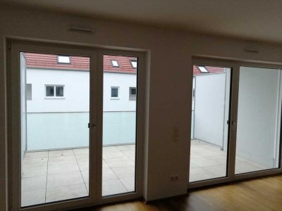 Geschmackvolle und geräumige Wohnung mit zwei Zimmern sowie Balkon und Einbauküche in Neu-Ulm
