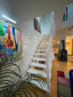 Großzügige, helle 3-Zimmer-Maisonette-Wohnung mit Süd-Balkon und Einbauküche in Neumarkt