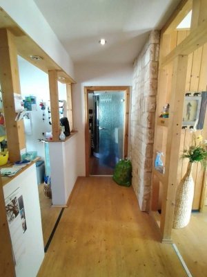 Zweifamilienhaus mit großem Entwicklungspotenzial – Ihre ideale Investitionschance!