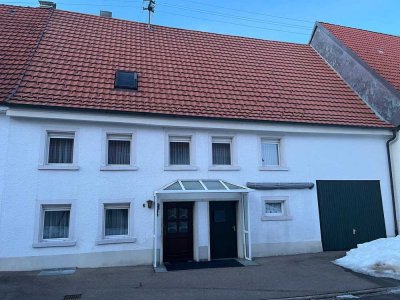 Wohnhaus mit Ökonomieteil (Scheune/Garage) in idyllischer Lage