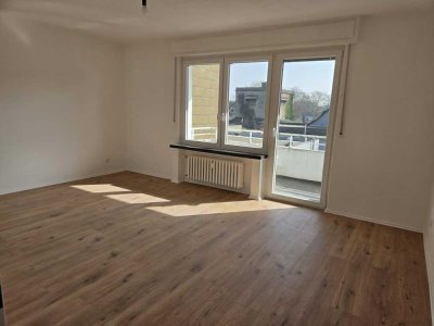 Lichtdurchflutete 3-Zimmer-Wohnung mit Balkon - frisch renoviert