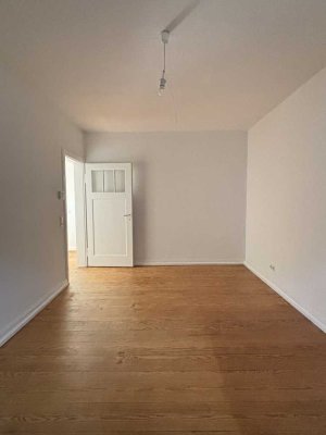 Frisch renovierte 2 Zimmer Wohnung in zentraler Lage