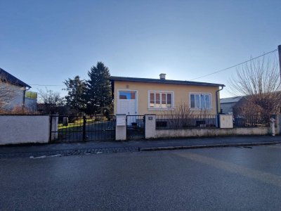 TOP-LAGE: BUNGALOW IDEAL FÜR 2-3 PERSONEN MIT HERRLICHEM GARTEN SAMT ALTBAUMBESTAND IN BESTER ZENTRUMSNAHER WOHNLAGE