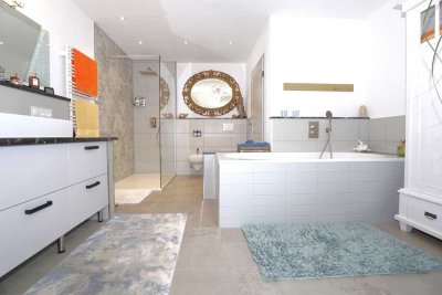 *** Seltene Gelegenheit: Maisonette mit Terrasse + 2 Tiefgaragenplätzen in Toplage ***