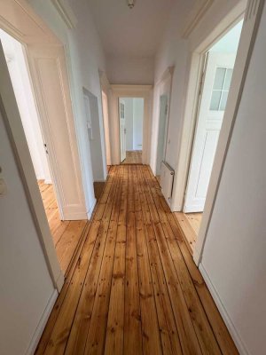 Stilvolle 3-Raum-Hochparterre-Wohnung mit Balkon und großer Wohnküche in Bestlage