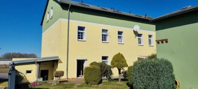 Echte Seltenheit: Eigentumswohnung mit eigenem Garten und Garage * EG!