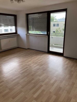 Gut geschnittene 2-Zimmer-Wohnung mit großem Balkon und Einbauküche in der Sanderau