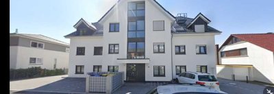 Geschmackvolle und geräumige DG-Wohnung mit zweieinhalb Zimmern sowie Balkon und EBK in Dortmund