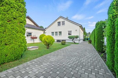 Mit eigenem Wellnessbereich! Attraktives Zweifamilienhaus in ruhiger und begehrter Wohnlage