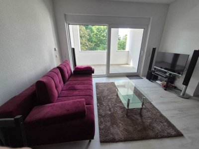 Neuwertige Wohnung mit zwei Zimmern sowie Balkon und EBK in Rottweil