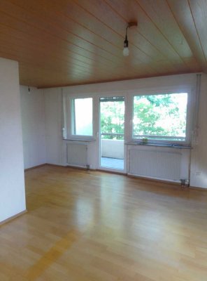 2-Raum-DG-Wohnung mit Balkon in Stuttgart-Sommerain