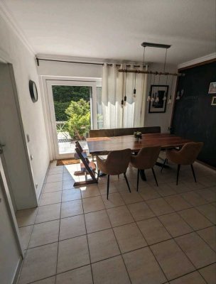 Gepflegte 4-Raum-Erdgeschosswohnung mit Terrasse und Einbauküche in Hollage