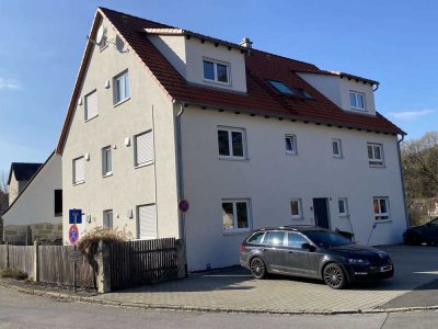 Attraktive 4-Zimmer-Wohnung mit Balkon und EBK in Burgthann