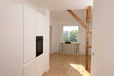 Kernsanierte helle 2-Zimmer Dachgeschosswohnung in Langenhorn