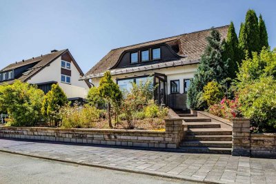 Großzügiges Einfamilienhaus mit Hochraumgarage, Wintergarten, Kamin&Sauna in Toplage von Winterberg