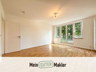 Erstbezug nach Sanierung: Lichtdurchflutete 3-Zimmer-Wohnung mit Süd-Dachterrasse in charmanter Lage