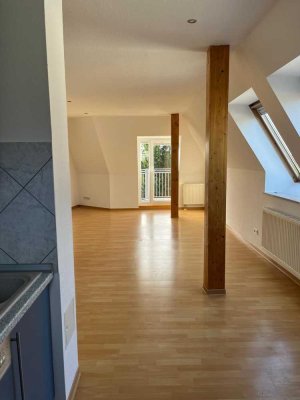 Wunderschöne 3-Zimmer-Wohnung mit Balkon, EBK, 2 Bädern und Stellplatz zur Eigennutzung!