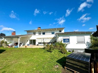 Großzügiges Einfamilienhaus mit Garagenanbau in guter Lage