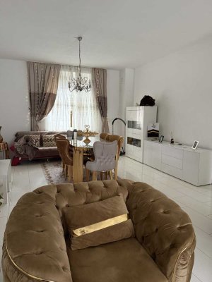 Lichtdurchflutete Maisonette – Ihr elegantes Zuhause im Herzen Duisburgs.