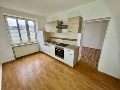 Freundliche Altbauwohnung mit 3 getrennt begehbaren Zimmern!