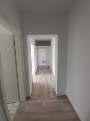 Renovierte 5-RWE mit Balkon ab 01.07.2025