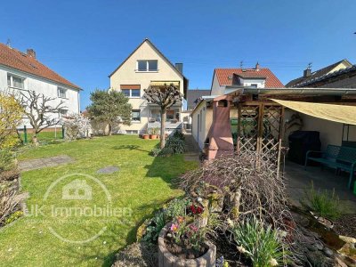 Frisch sanierte 2,5-Zi-Whng im Dachgeschoss mit Gartenidylle