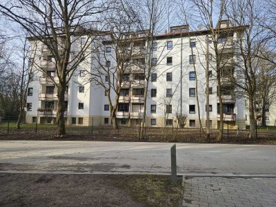 Allach! 2-ZKB Wohnung (Erdgeschoss + Souterrain) mit Einbauküche, Balkon und Tiefgaragenstellplatz!