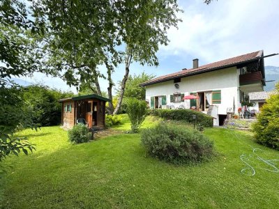 Älteres EFH mit Wohnung im OG und Garage in stiller Randlage (Wohnrecht gegen Miete im EG bis 2028)