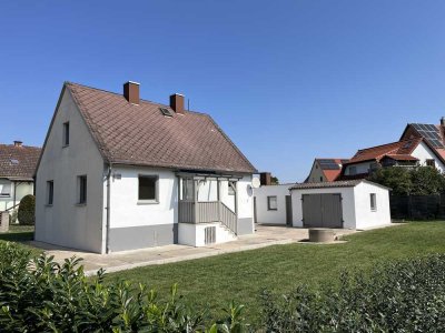 Saniertes Einfamilienhaus mit großem Grundstück in Trommetsheim – ideal für Familien und Paare
