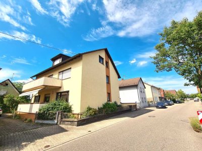 GUT VERMIETETES 3 FAMILIENHAUS MIT BALKONEN, TAGESLICHTBÄDERN UND GARAGEN...