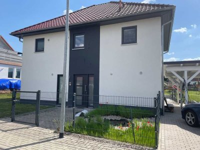 Preiswertes, neuwertiges 6,5-Raum-Einfamilienhaus mit gehobener Innenausstattung und EBK in Leimbach