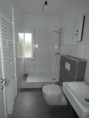 *** Heimaterde! 2 Zimmer-Wohnküche - modernes Duschbad - eigener Garten!***