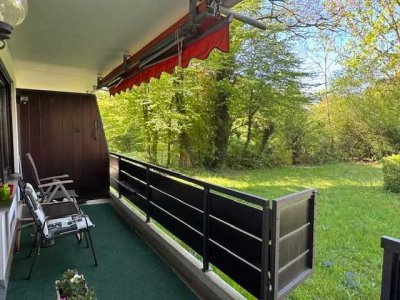 GELEGENHEIT: 
Charmante, großzügige Wohnung. Großer, ruhiger Balkon und ungetrübter Blick ins Grüne