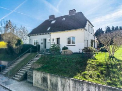 Doppelhaushälfte in sonniger Hanglage mit Entwicklungspotential