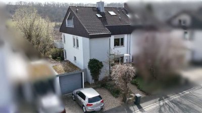 Familienfreundliche Doppelhaushälfte mit Gartenidylle