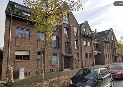 Stilvolle 2-Raum-Dachgeschosswohnung mit Einbauküche und hoher Decke im Wohnzimmer in Meerbusch