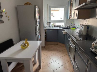 helle lichtdurchflutete Nichtraucherwohnung, Bad mit Badewanne und Dusche, Einbauschränke,