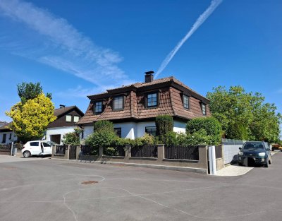 Charmantes Zweifamilienhaus in ruhiger Lage