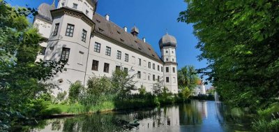 ... Wohnen im historischen Renaissance-Schloss ...