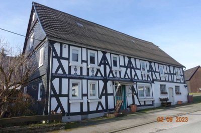 Attraktives Fachwerkhaus in Bad Berleburg-Schüllar mit vielen Möglichkeiten