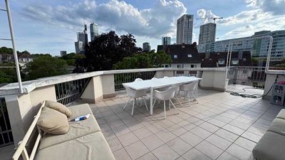 Möblierte 4 Zi-Penthouse mit großer Terrasse - Skylineblick, hochwertig san. Stilaltbau, Westend