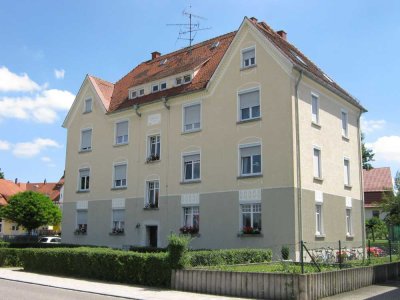 Gemütliche 2-Zi.-DG-Whg. in Laupheim - gute Lage beim Stadtbahnhof - Gartenmitbenutzung